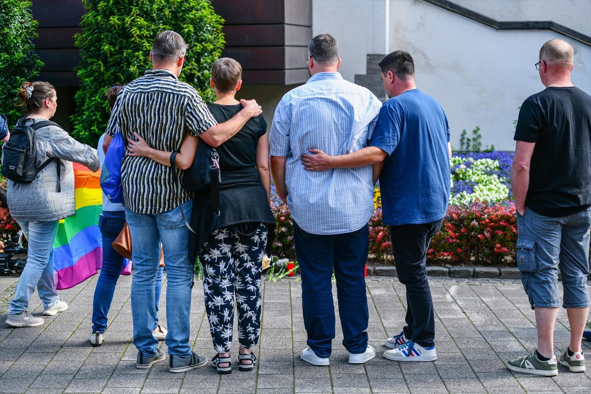 Recuerdan a los fallecidos en el lugar del atentado en Solingen, Alemania. Foto: EFE