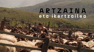 Elena Galan ikerlaria da BC3 zentroan, eta udan artzain lanak egiten ditu