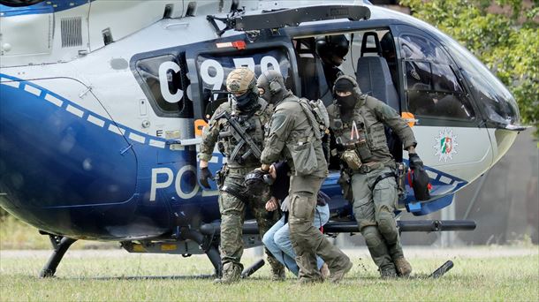 El momento de la detención del presunto autor del atentado. Foto: EFE.