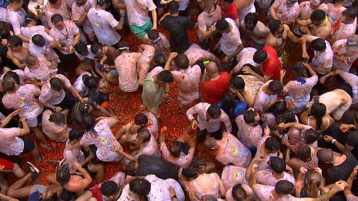 Tomatina. Imagen obtenida de un vídeo de Agencias.