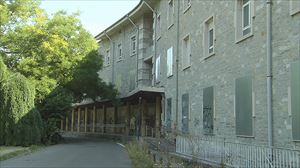 Una menor en la UCI tras precipitarse desde la azotea de la antigua clínica Arana de Gasteiz