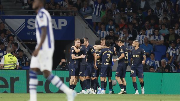 El Alavés festeja el 1-2, marcado por Toni Martínez. Foto: EFE. 