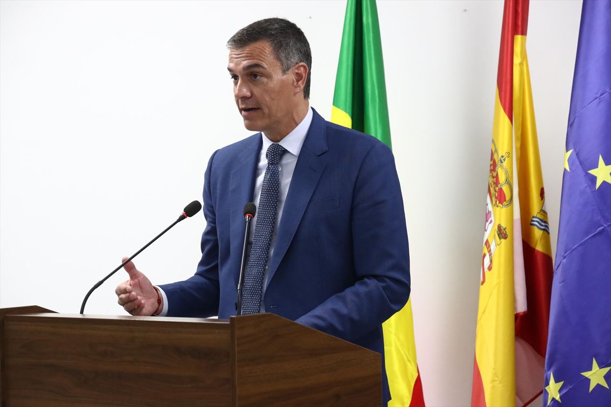 Sánchez, durante su visita este miércoles al Instituto Cervantes de Dakar, en Senegal. 