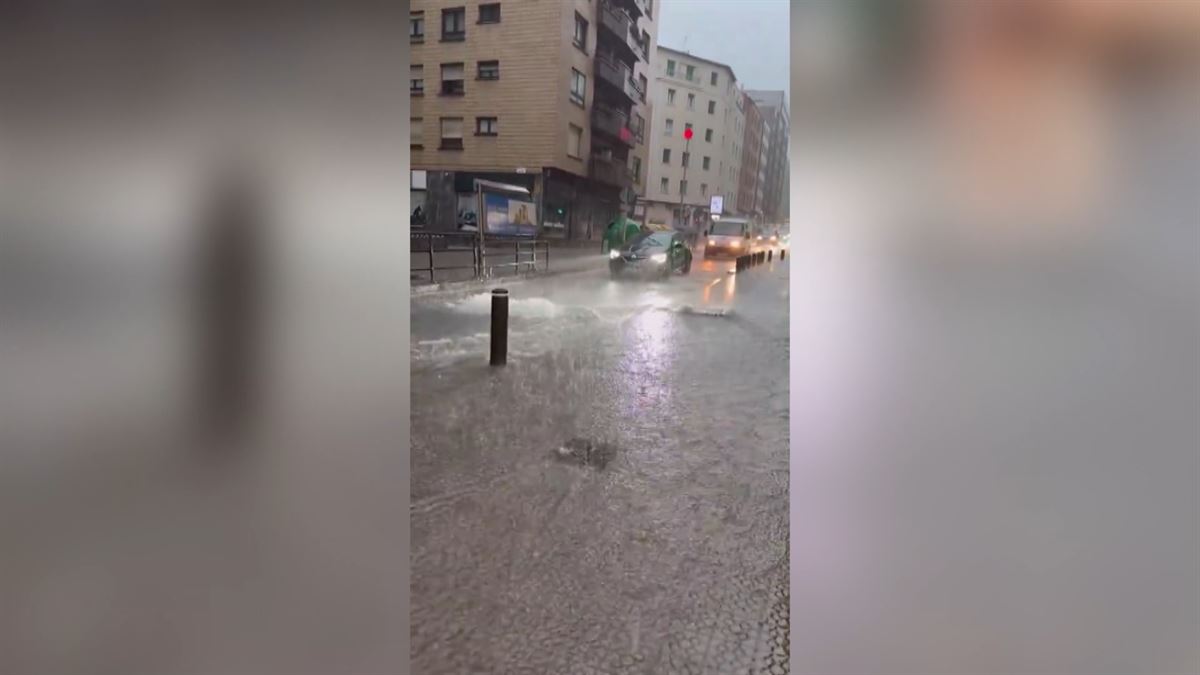 Lluvia en Vitoria-Gasteiz, hoy. Foto: Guillermo Aguirre