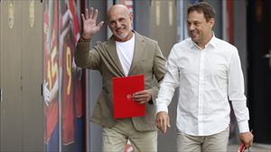 Nico Williams, Vivian, Oyarzabal, Zubimendi y Remiro, en la convocatoria de De la Fuente