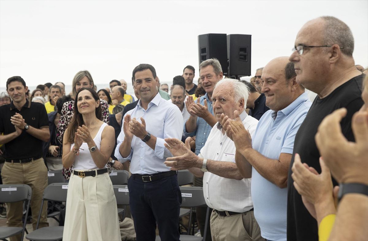 EAJ-ren ordezkari nagusiak, ostiral honetan, Zarautzen. EFE. 