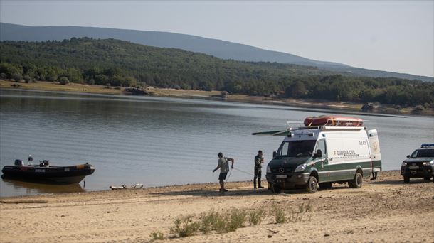 Guardia Civil en el embalse de la Cuerda del Pozo, en Soria (España). Foto: EFE