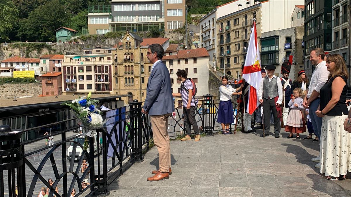 Ofrenda floral en San Sebastián. Foto: Jabi Gonzalez, EITB. 