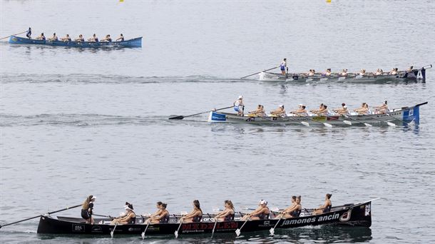 Sailkatze-estropadan, Kontxarako zazpi txartel izango dira jokoan. Argazkia: EFE. 