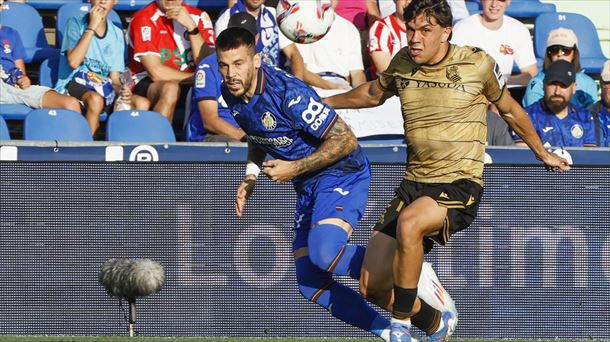 Mikel Aramburu, en una jugada del partido. Foto: Efe.