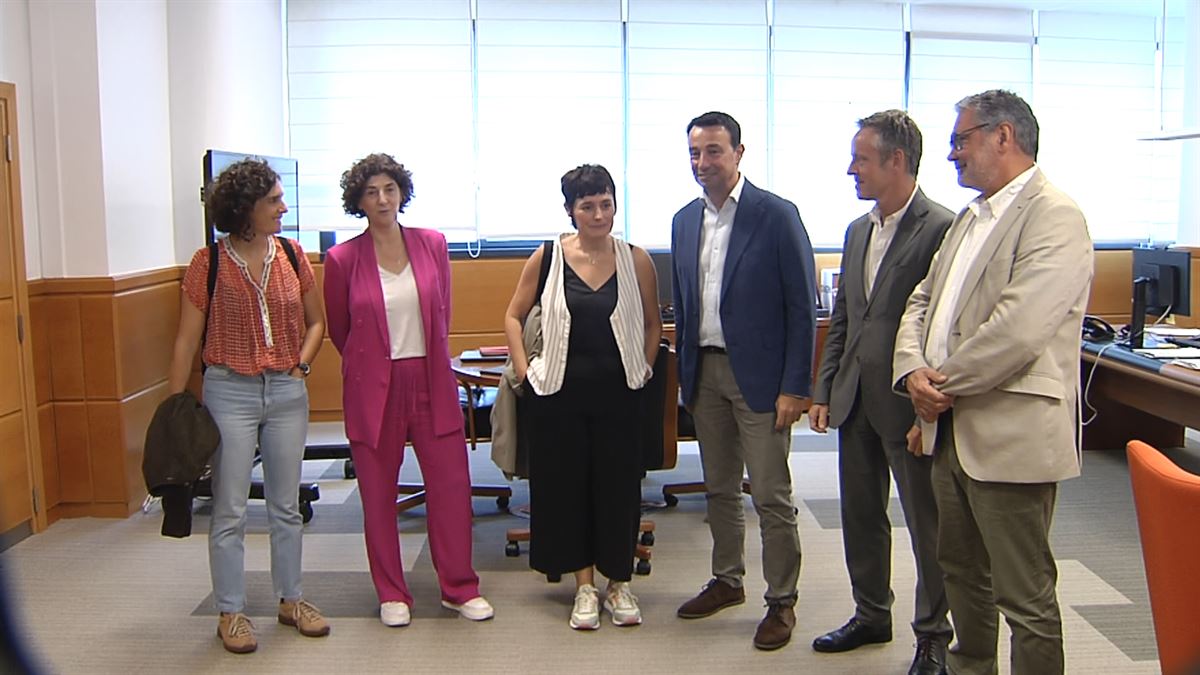 Reunión con LAB. Imagen obtenida de un vídeo de EITB Media.