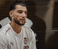 Karguekin aske utzi dute Rafa Mir futbolaria, emakume bati bi sexu eraso egitea leporatuta