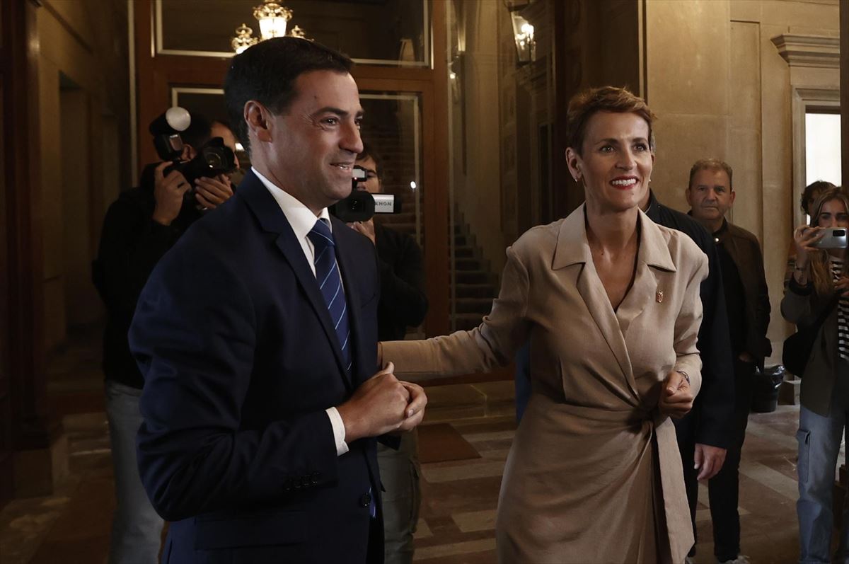 Imanol Pradales y María Chivite. Foto: EFE.