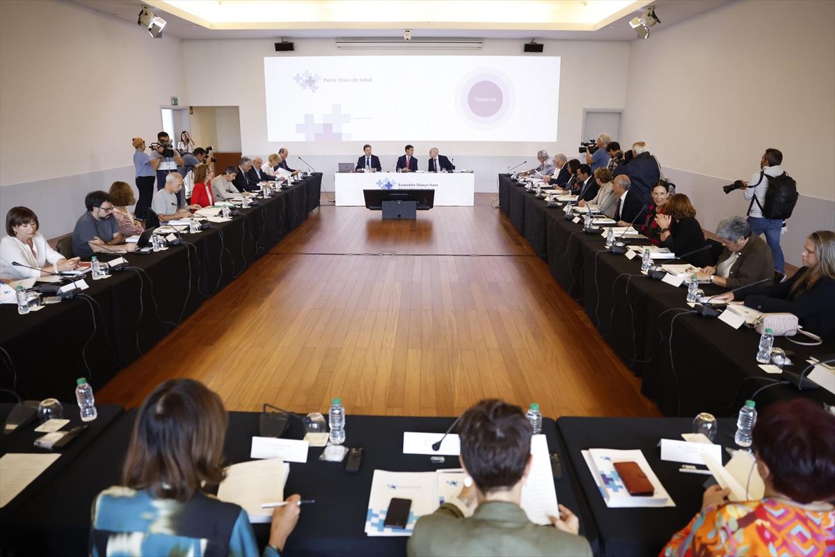 Primera reunión del Pacto de Salud.