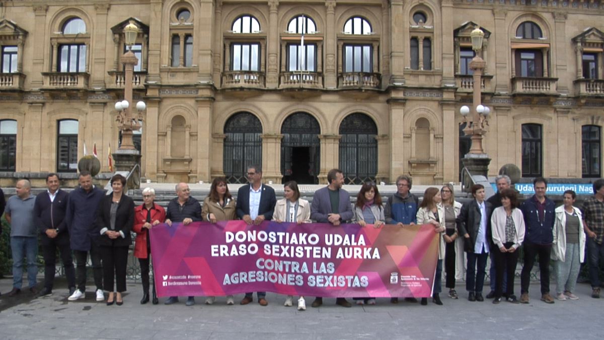 Concentración en San Sebastián. Imagen obtenida de un vídeo de EITB Media.