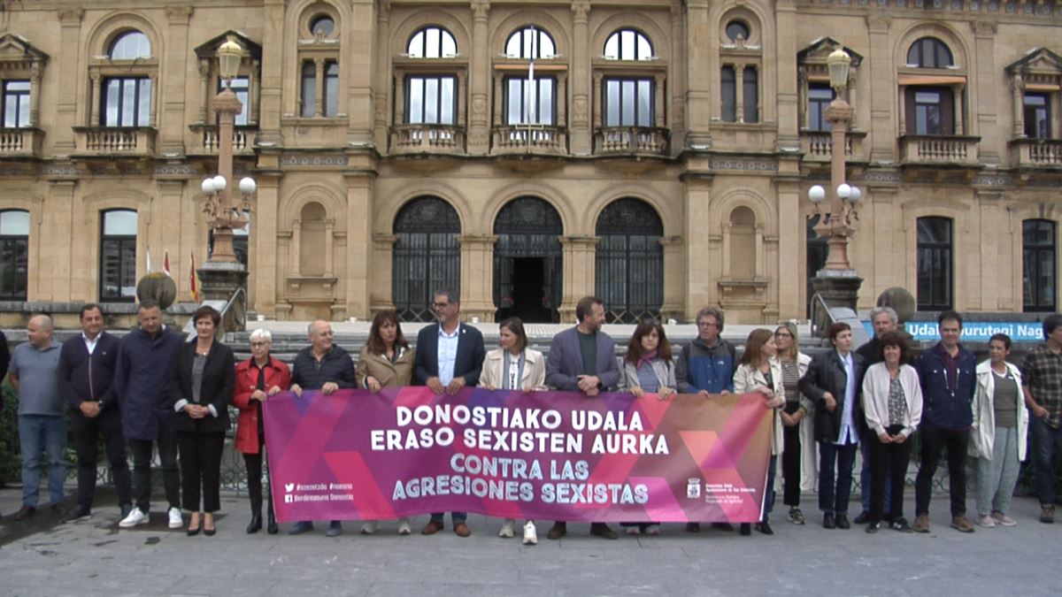 Eraso matxisten aurkako elkarretaratzea, Donostian. Artxiboko irudia: EITB