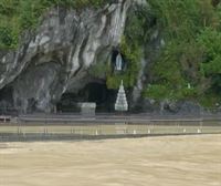 Una gran tromba de agua inunda la gruta del santuario de Lourdes