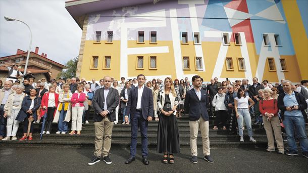 Foto de familia de la celebración de la diáscpora vasca. EFE