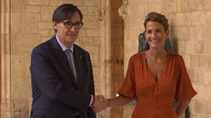 Salvador Illa recibe a María Chivite en el Palau de la Generalitat