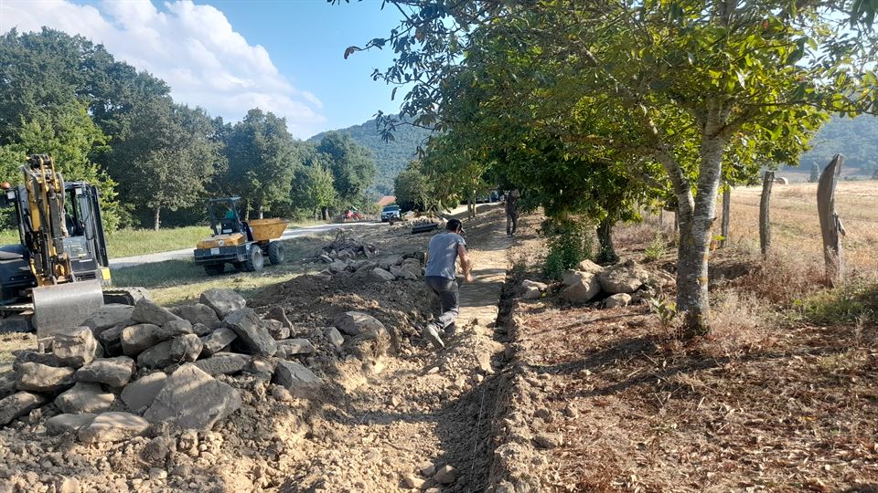 Obras de recuperación de la antigua vía pecuaria en el concejo de Hermua (Barrundia)