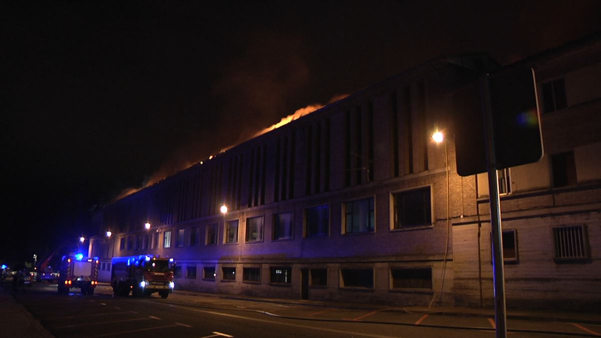 Incendio en el edificio de la Policía Municipal de Pamplona.