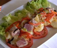 Ensalada de atún rojo marinado, en pleno Puerto Viejo de Algorta