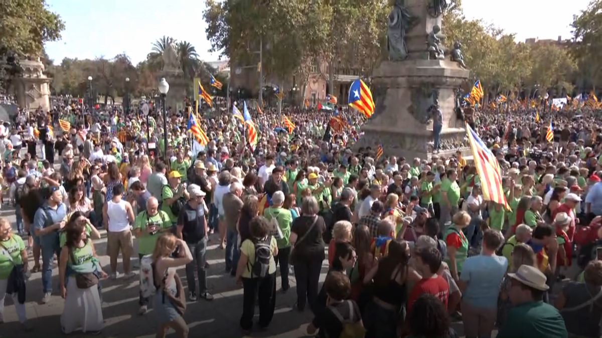 60.000 lagun inguru bildu dira Bartzelonako manifestazioan Udaltzaingoaren esanetan