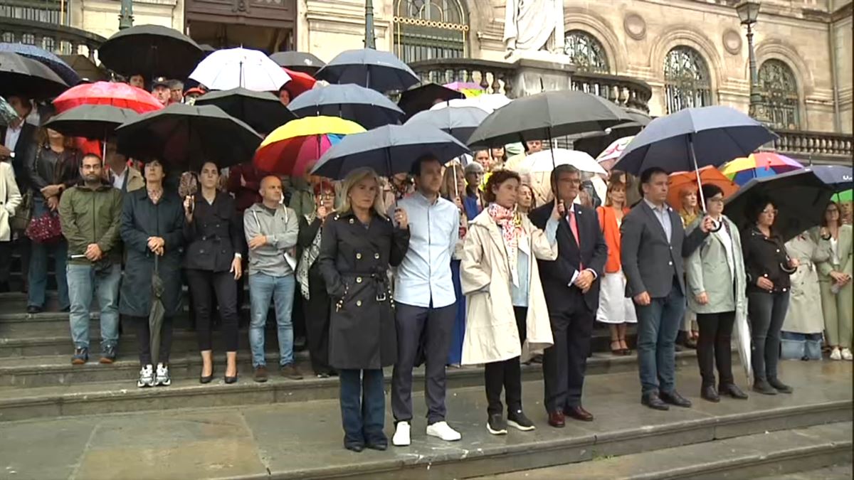 Concentración en las escalinatas del Ayuntamiento de Bilbao