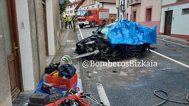 Accidente en Berriatua. Foto: @BomberosBizkaia