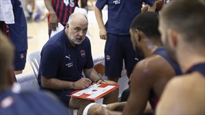 Pablo Laso se dirige a sus jugadores, en un partido. Foto: EFE. 