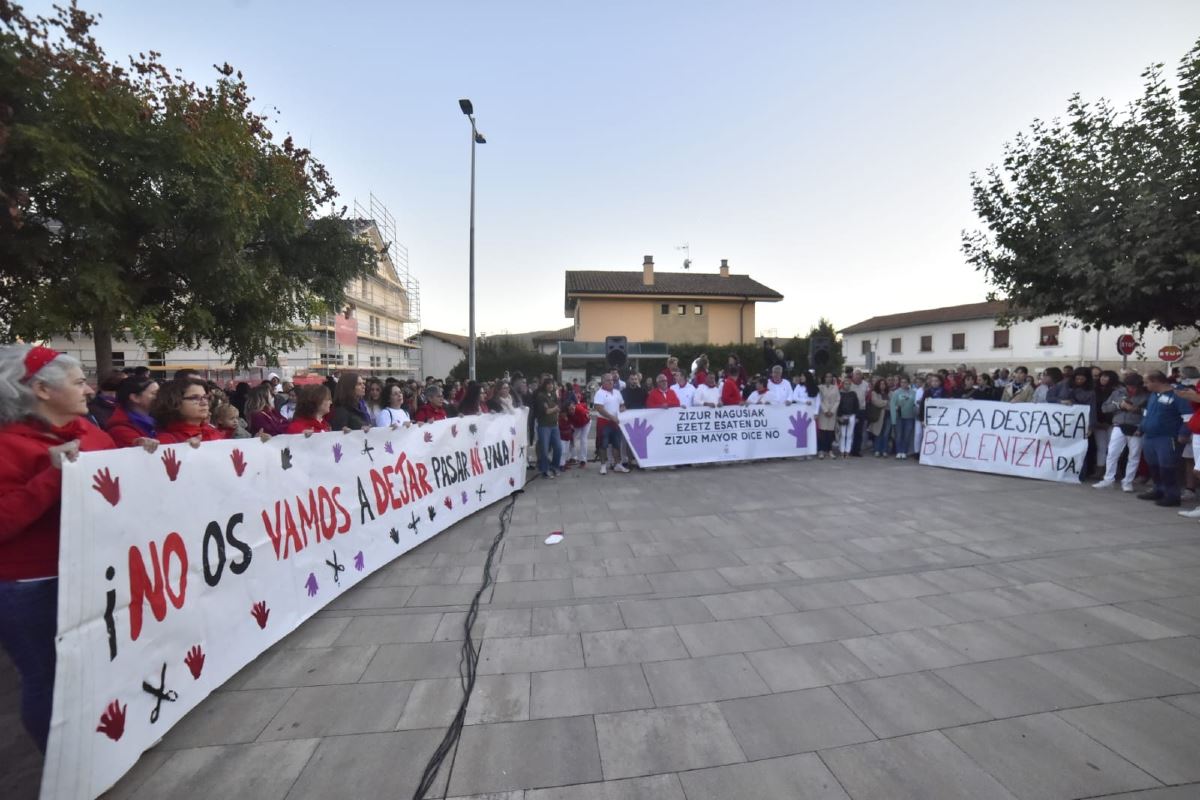 Concentración de repulsa en Zizur Mayor. Foto: @ZizurNagusia
