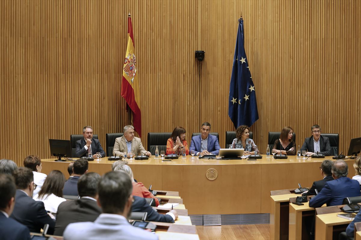 Reunión interparlamentaria del grupo socialista en el Congreso. Foto: EFE