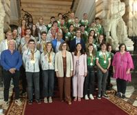 La diputada general de Bizkaia recibe a tiradores y tiradoras participantes en el Mundial de Sokatira