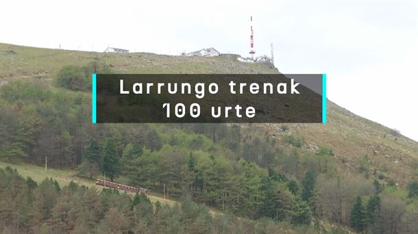 Larrungo trenera igo gara "tren ttipia"ren 100. urteurrenean