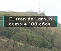 El tren de Larhun cumple 100 años con el reto de la convivencia entre turistas y pastores