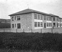 El edificio de la escuela pública de Eltziego cumple nueve décadas