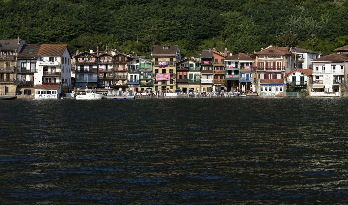 El agua al límite en Pasaia (Gipuzkoa). Foto: EFE 