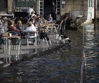 La marea alta se queda en el límite de la ría de Bilbao y no provoca ningún problema en San Sebastián