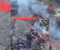 Hawaiiko Kilauea sumendia erupzioan hasi da eta 10 metroko altuerako laba-iturriak jaurti ditu