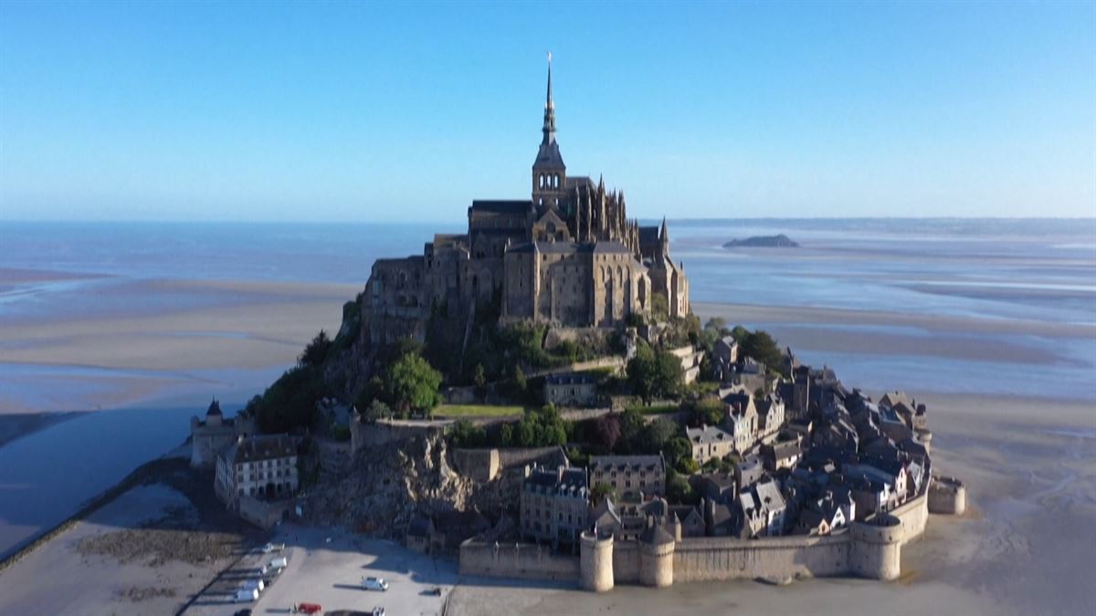 Las mareas vivas vuelven a ofrecer impresionantes imágenes en Mont Saint-Michel