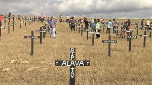 411 gurutze jarri dituzte makroproiektu fotovoltaikoek Arabako landa eremua hilko dutela irudikatzeko