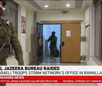 Israelgo Armadak Al Jazeera telebista-katearen bulegoa itxi du Ramallahn