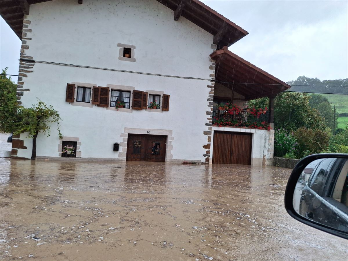 Inundaciones en Auza. Foto: Sandra Iraizoz. 