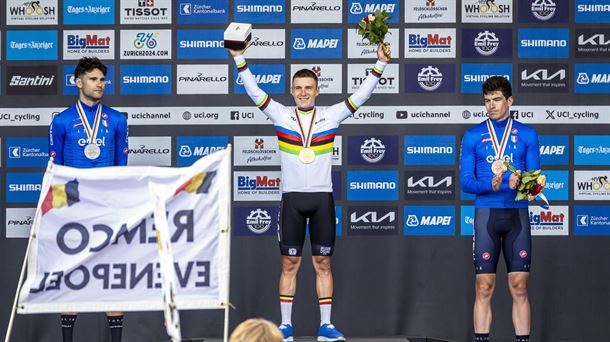 Remco Evenepoel, Filippo Ganna y Edoardo Affini en el podium. Foto: EFE