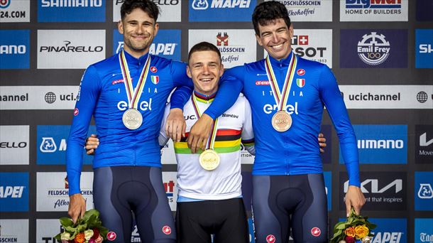 Remco Evenepoel, Filippo Ganna eta Edoardo Affini podiumean. Argazkia: EFE