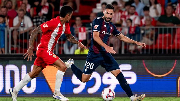 Arbilla en una jugada del partido. Foto: @SDEibar