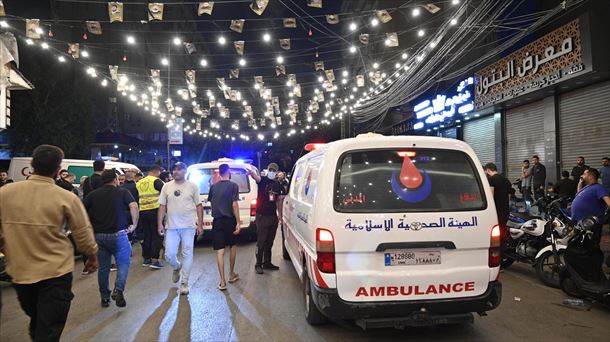 Ambulancias hoy en Beirut tras el ataque israelí. Foto: EFE