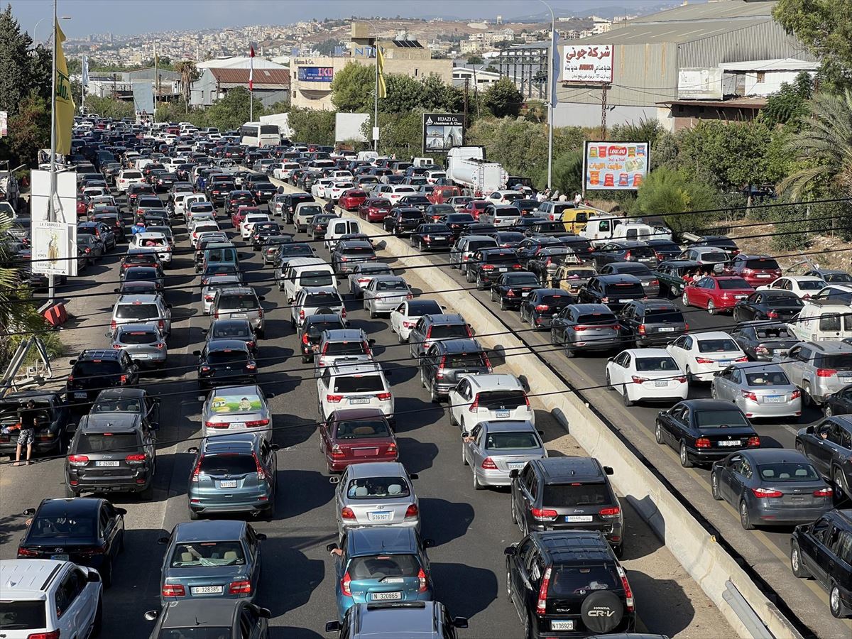 Cientos de ciudadanos huyen del sur de Líbano. Foto: EFE