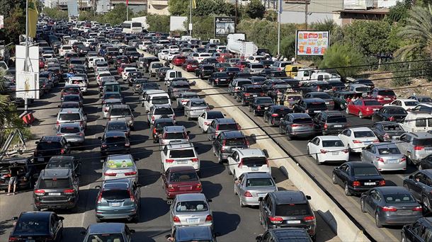 Cientos de ciudadanos huyen del sur de Líbano. Foto: EFE