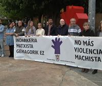 Los vecinos de Huarte salen a la calle en repulsa de las agresiones sexuales del fin de semana